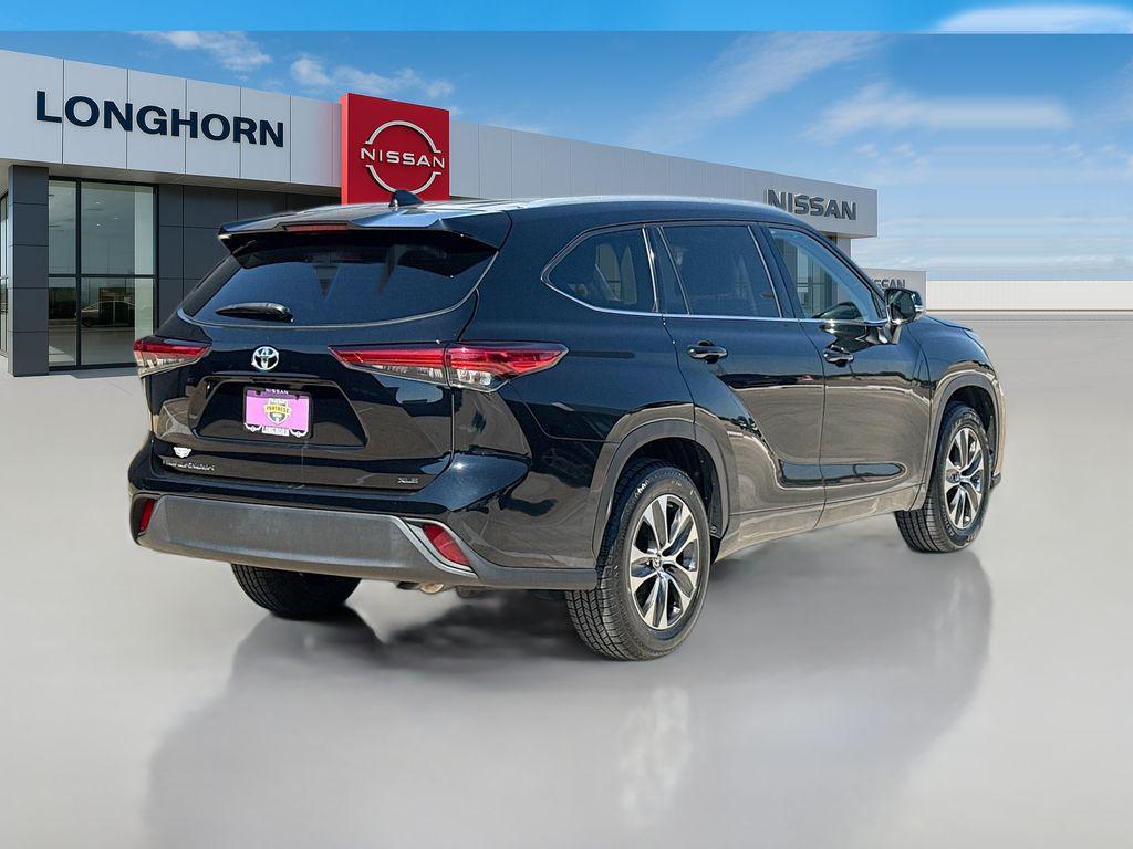 used 2022 Toyota Highlander car, priced at $31,982