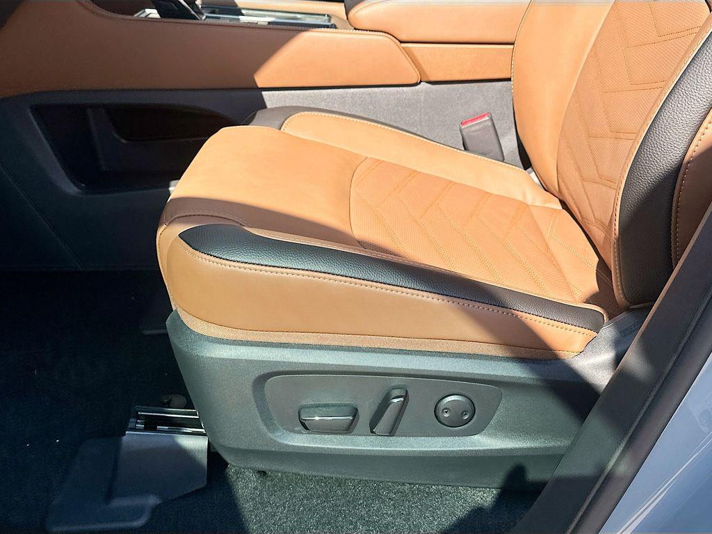 new 2025 Nissan Pathfinder car, priced at $42,602