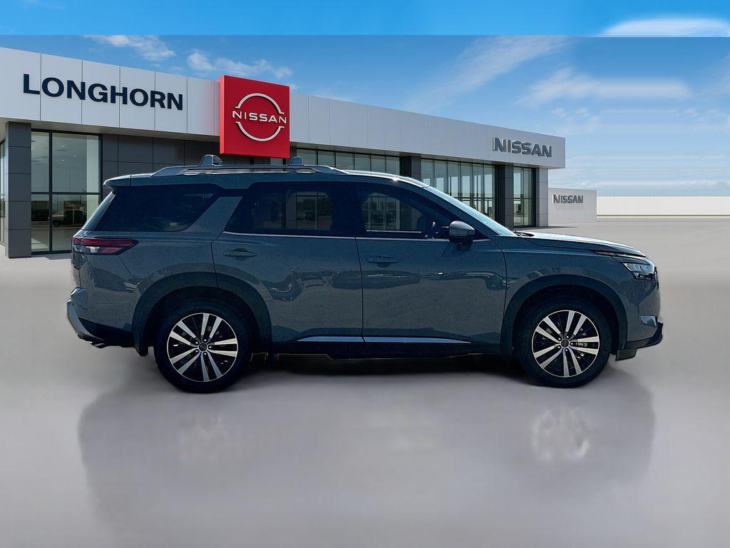 new 2025 Nissan Pathfinder car, priced at $42,602