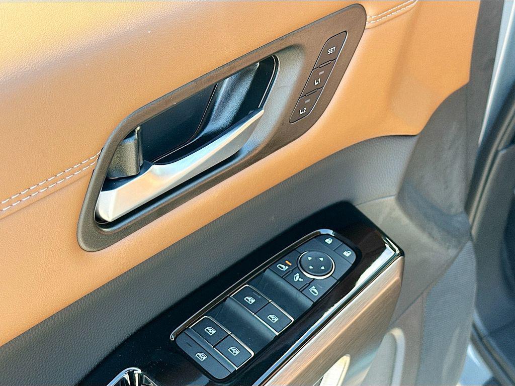 new 2025 Nissan Pathfinder car, priced at $42,602