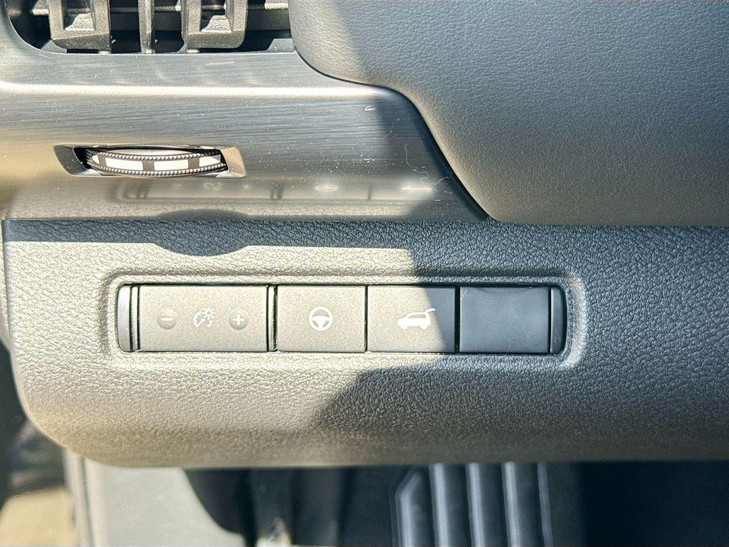 new 2025 Nissan Pathfinder car, priced at $40,400