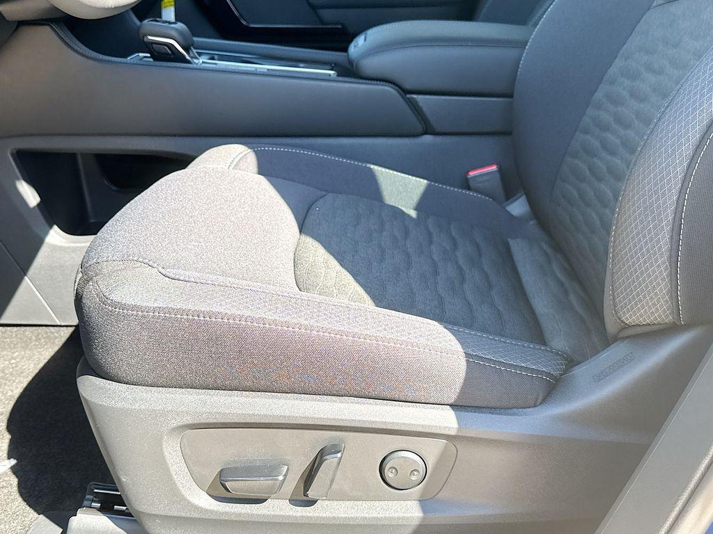 new 2025 Nissan Pathfinder car, priced at $32,900