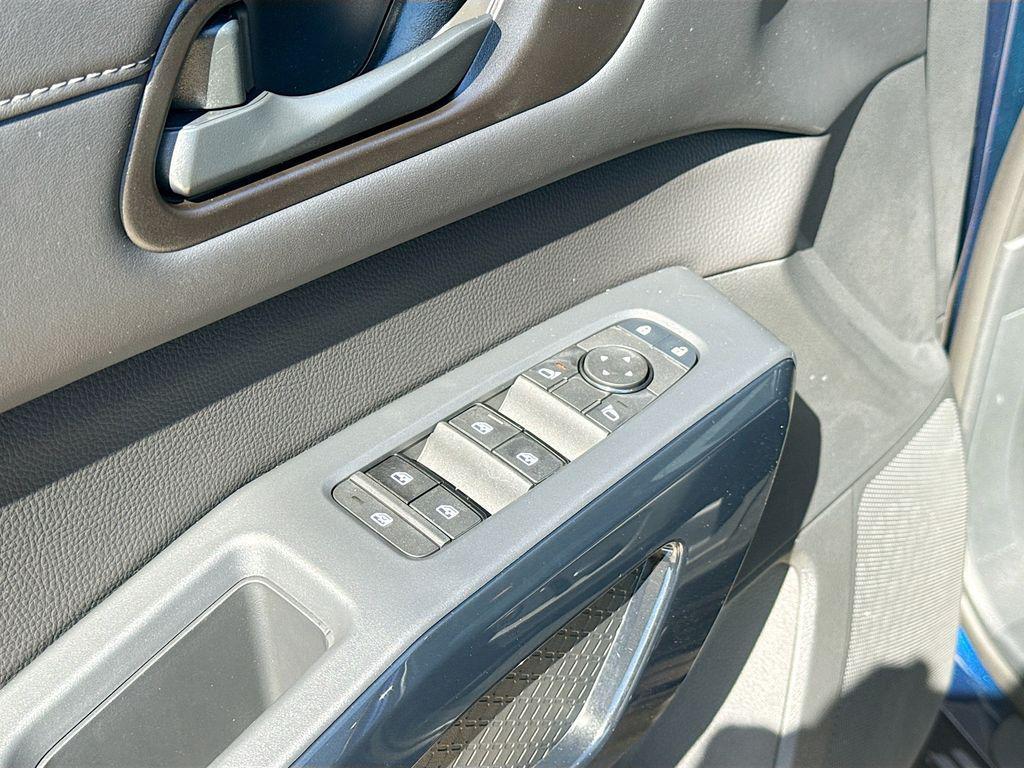 new 2025 Nissan Pathfinder car, priced at $32,900