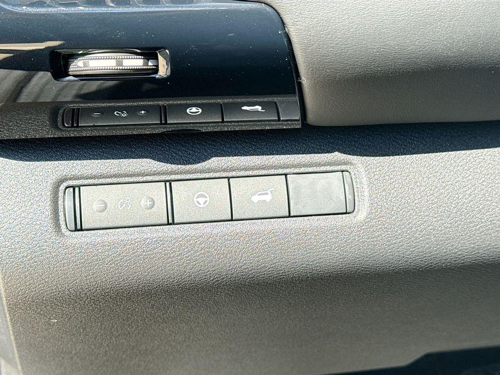 new 2025 Nissan Pathfinder car, priced at $32,900