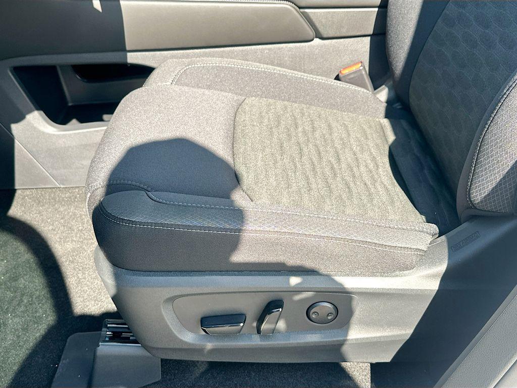 new 2025 Nissan Pathfinder car, priced at $33,561