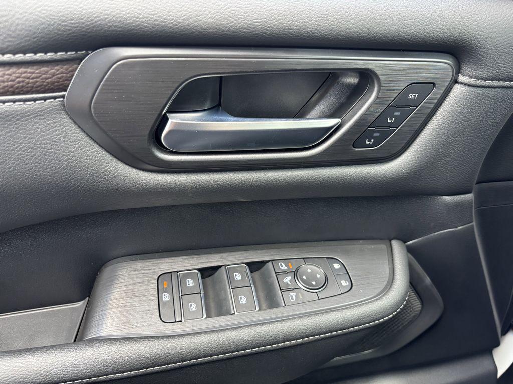 new 2025 Nissan Armada car, priced at $61,272