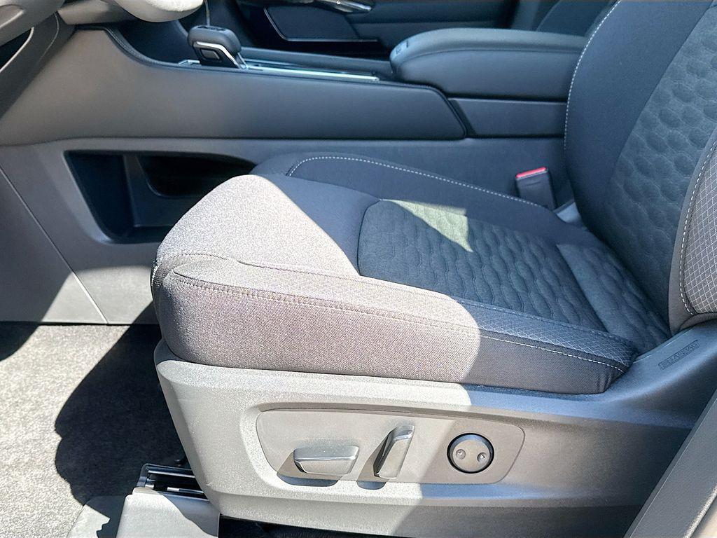 new 2025 Nissan Pathfinder car, priced at $31,000