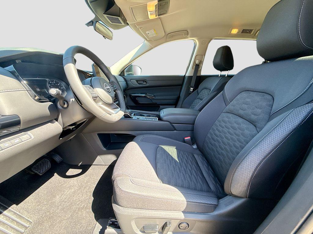 new 2025 Nissan Pathfinder car, priced at $31,000