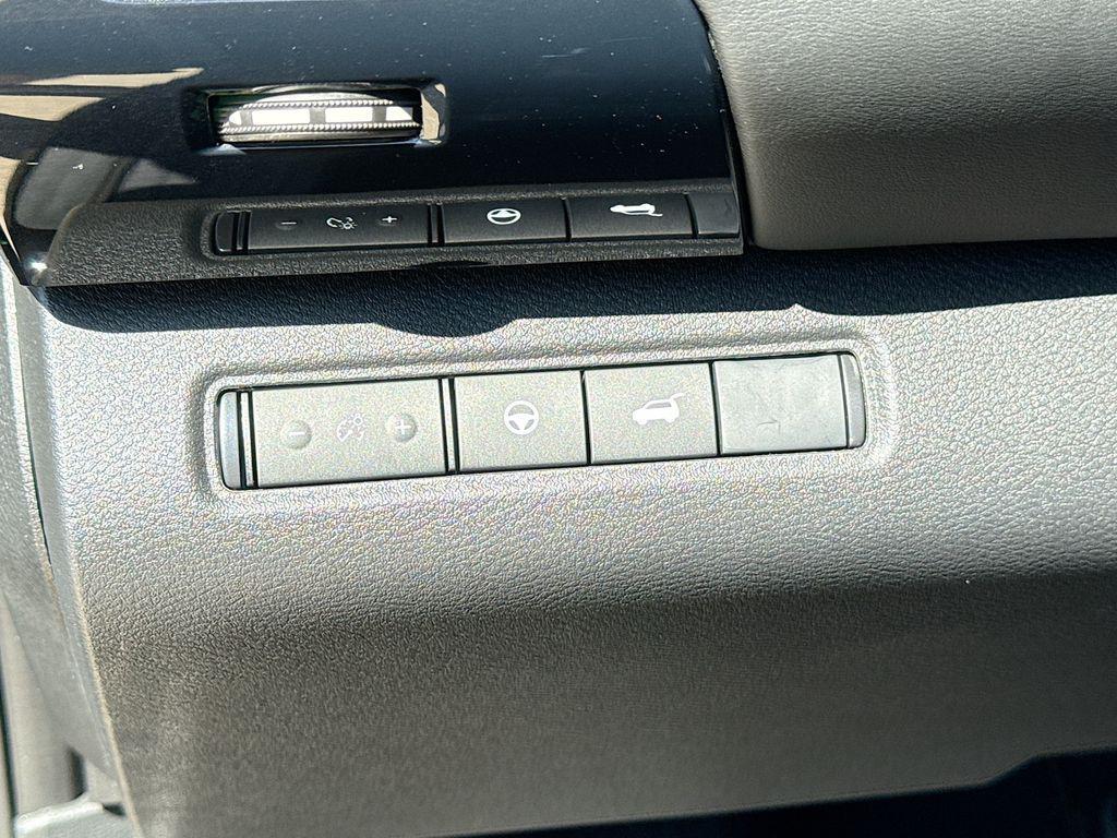 new 2025 Nissan Pathfinder car, priced at $31,000