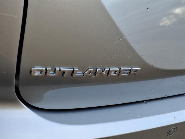 new 2024 Mitsubishi Outlander car, priced at $33,055