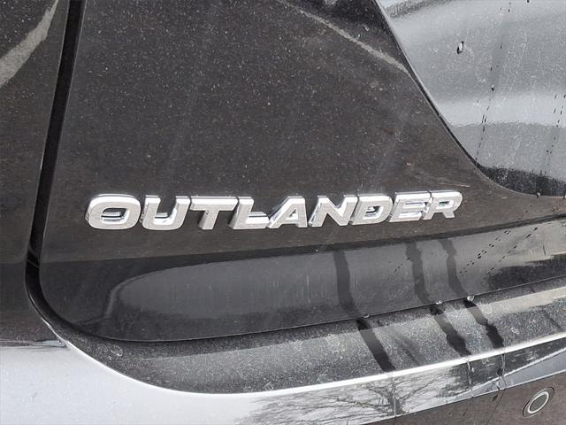 new 2024 Mitsubishi Outlander car, priced at $38,025