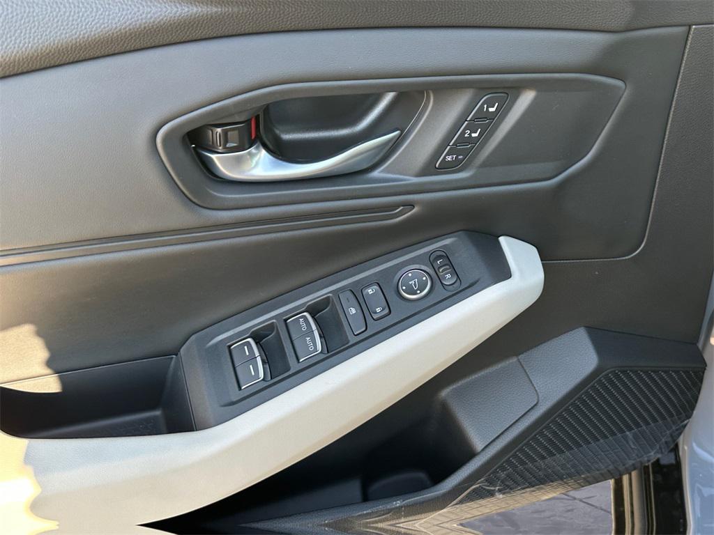 new 2025 Honda Accord Hybrid car, priced at $34,704
