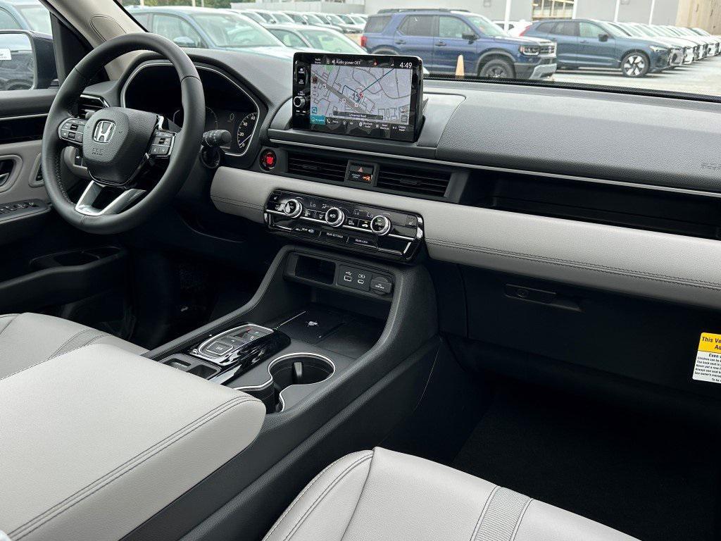 new 2025 Honda Pilot car, priced at $52,525