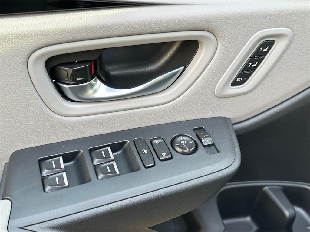 new 2025 Honda Pilot car, priced at $47,400