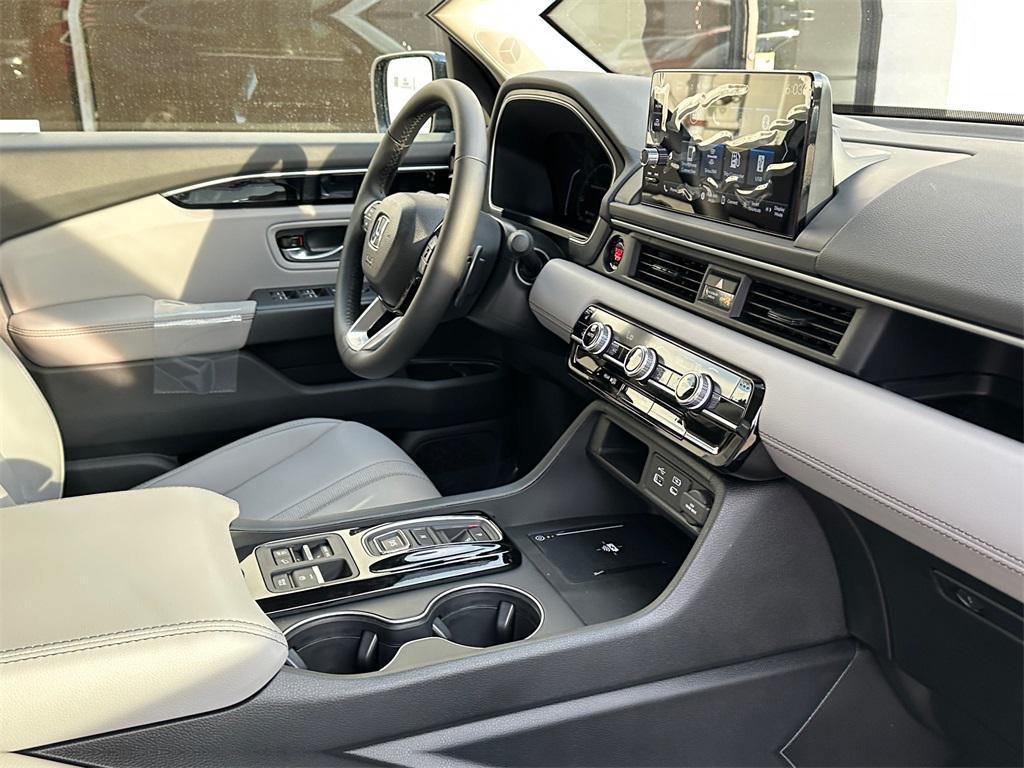 new 2025 Honda Pilot car, priced at $47,400