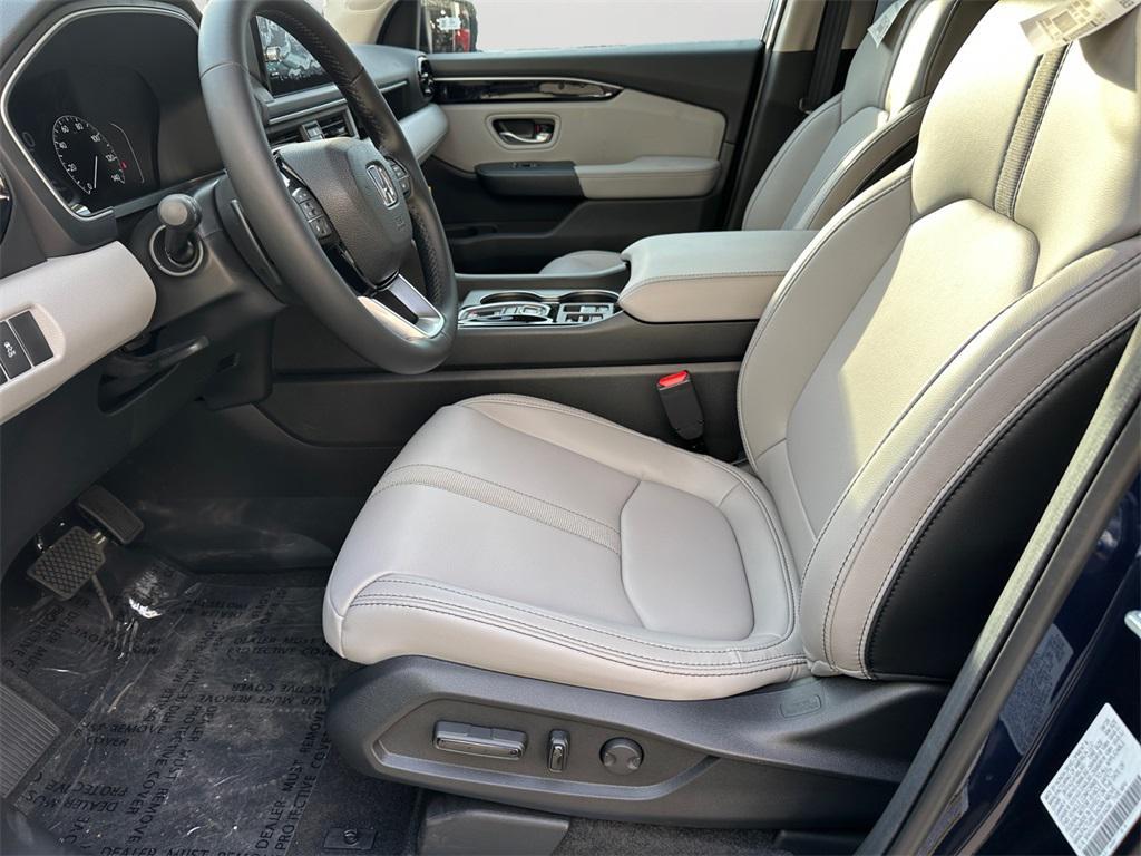 new 2025 Honda Pilot car, priced at $47,400