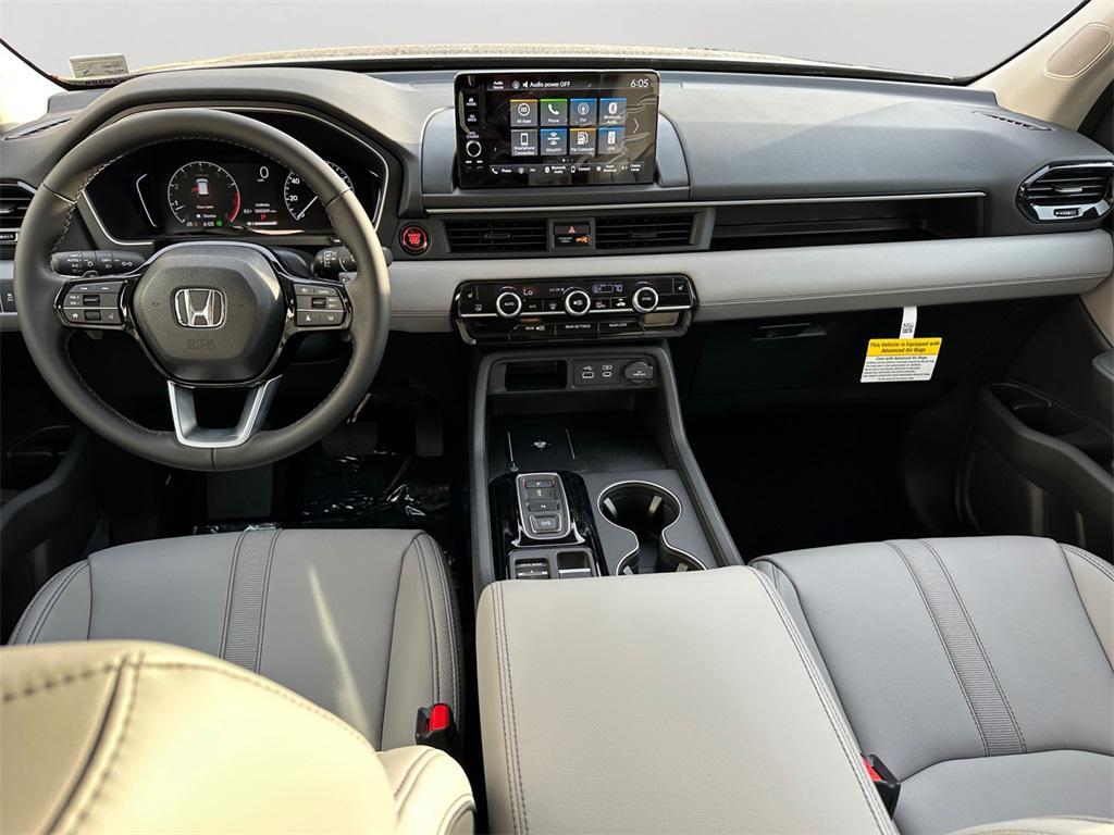 new 2025 Honda Pilot car, priced at $47,400