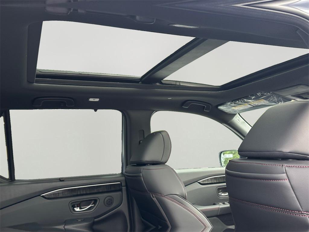 new 2025 Honda Pilot car, priced at $56,105