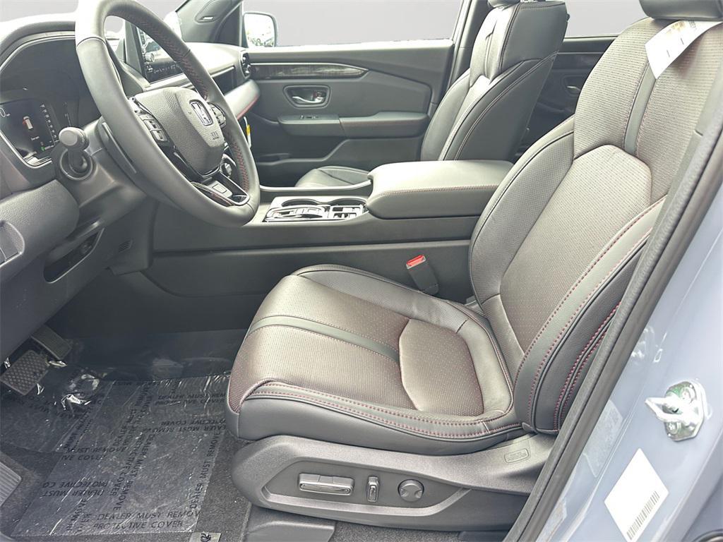 new 2025 Honda Pilot car, priced at $56,105