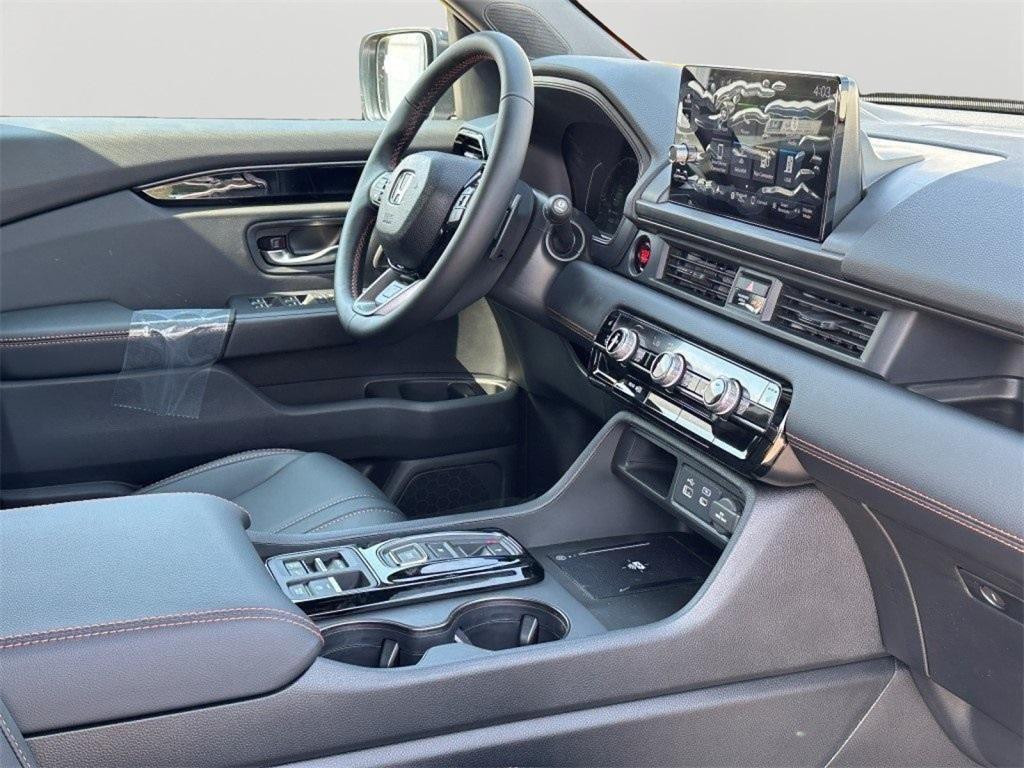 new 2025 Honda Pilot car, priced at $50,425