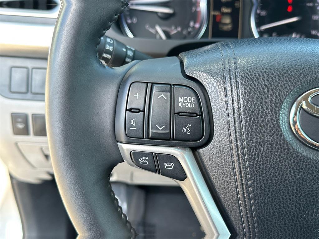 used 2015 Toyota Highlander car, priced at $15,495