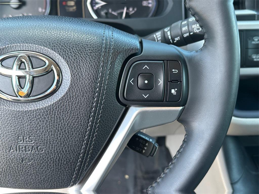 used 2015 Toyota Highlander car, priced at $15,495