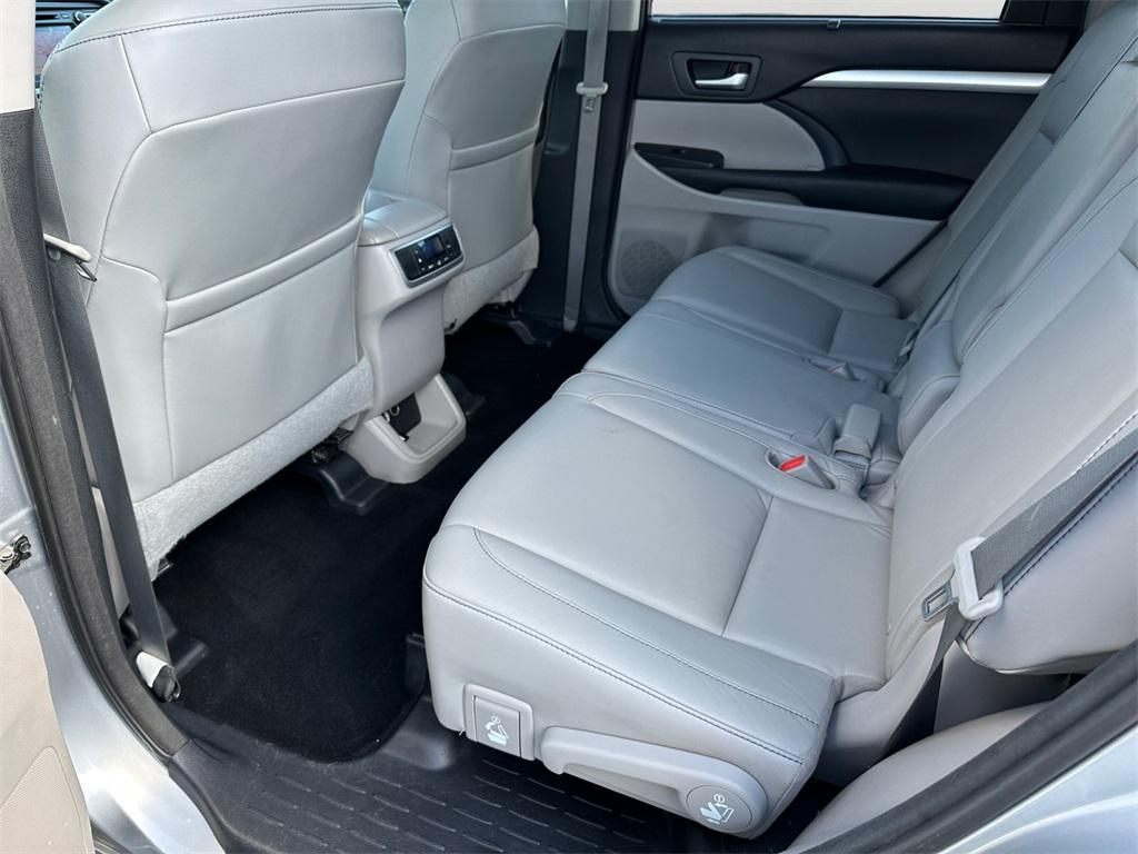 used 2015 Toyota Highlander car, priced at $15,495