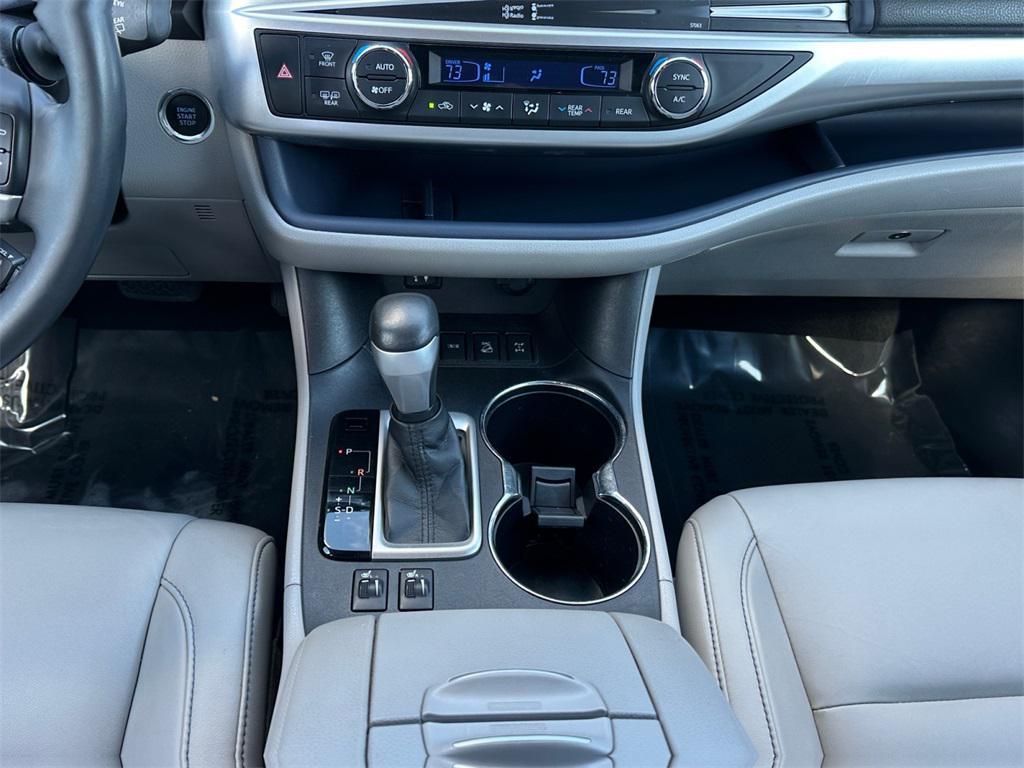 used 2015 Toyota Highlander car, priced at $15,495