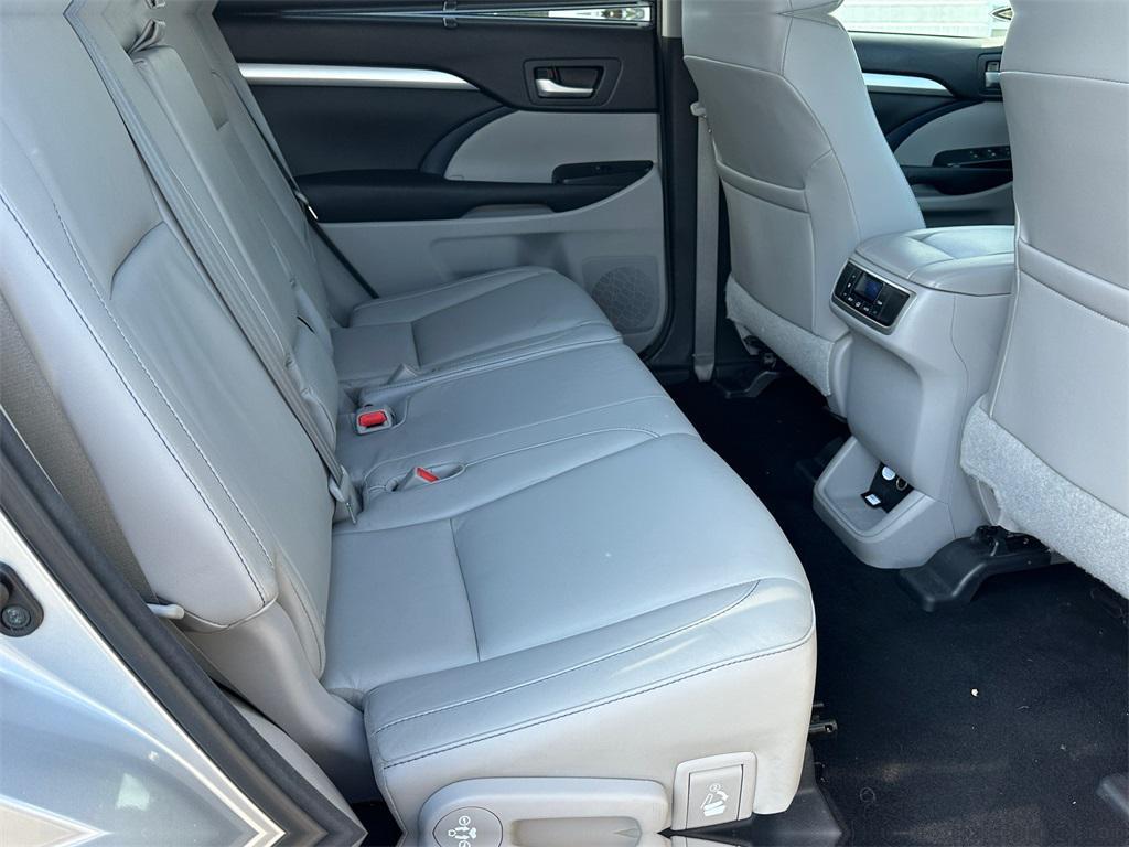 used 2015 Toyota Highlander car, priced at $15,495