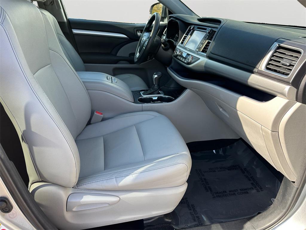 used 2015 Toyota Highlander car, priced at $15,495