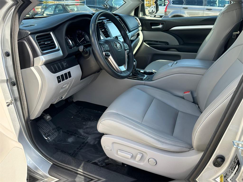 used 2015 Toyota Highlander car, priced at $15,495