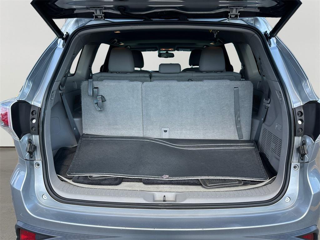 used 2015 Toyota Highlander car, priced at $15,495