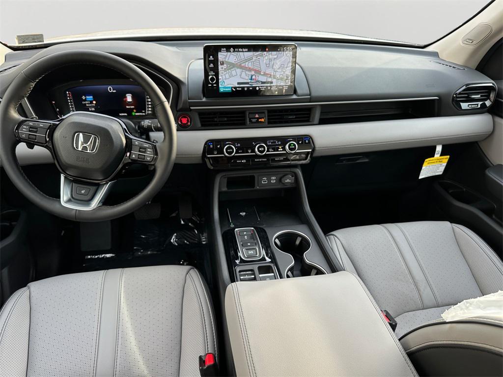 new 2025 Honda Pilot car, priced at $55,335