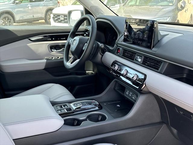 new 2025 Honda Pilot car, priced at $52,525