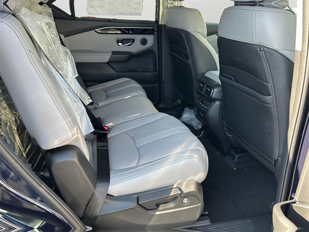 new 2025 Honda Pilot car, priced at $52,570