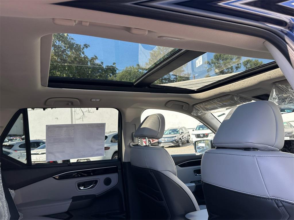 new 2025 Honda Pilot car, priced at $52,570