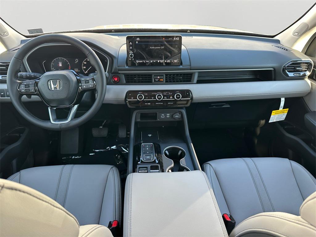 new 2025 Honda Pilot car, priced at $52,570