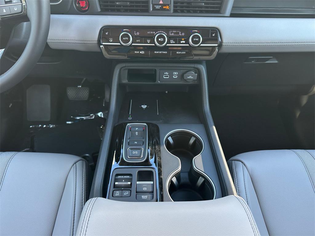 new 2025 Honda Pilot car, priced at $52,570