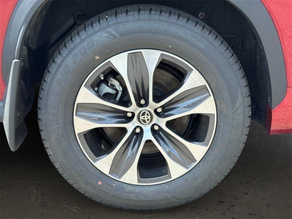 used 2021 Toyota Highlander car, priced at $29,900