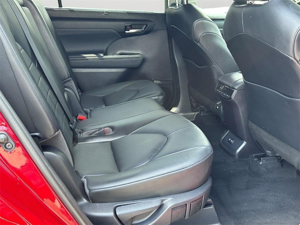 used 2021 Toyota Highlander car, priced at $29,900