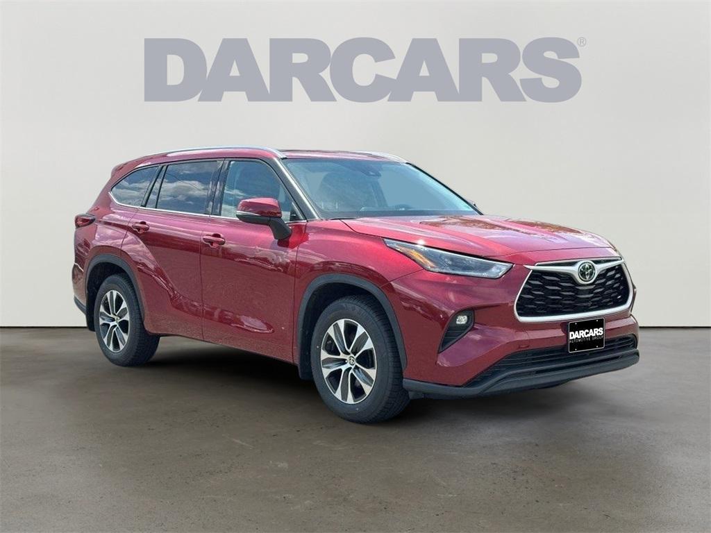 used 2021 Toyota Highlander car, priced at $29,900