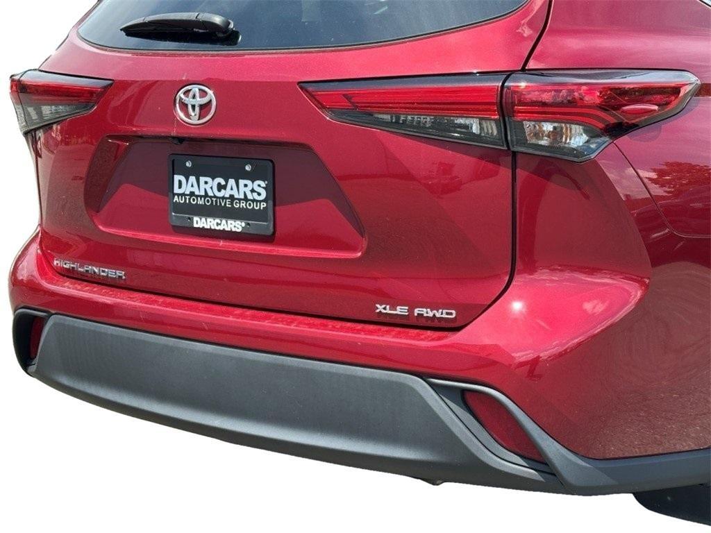 used 2021 Toyota Highlander car, priced at $29,900