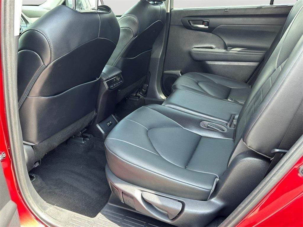 used 2021 Toyota Highlander car, priced at $29,900