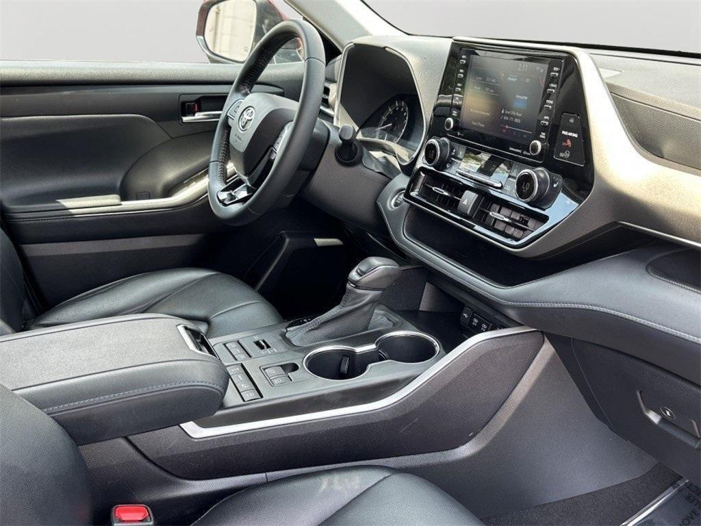 used 2021 Toyota Highlander car, priced at $29,900