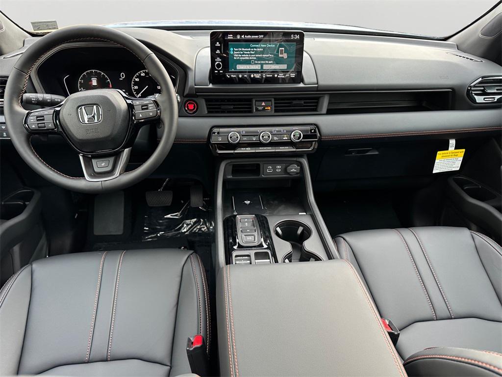 new 2025 Honda Pilot car, priced at $50,925