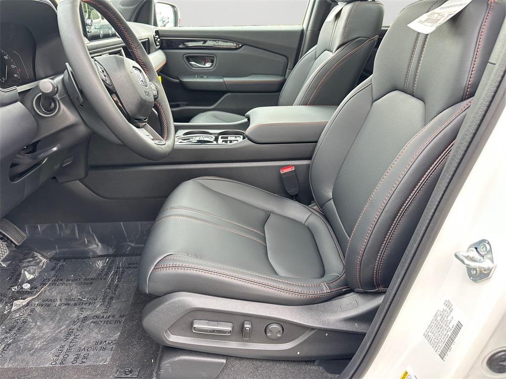 new 2025 Honda Pilot car, priced at $51,405