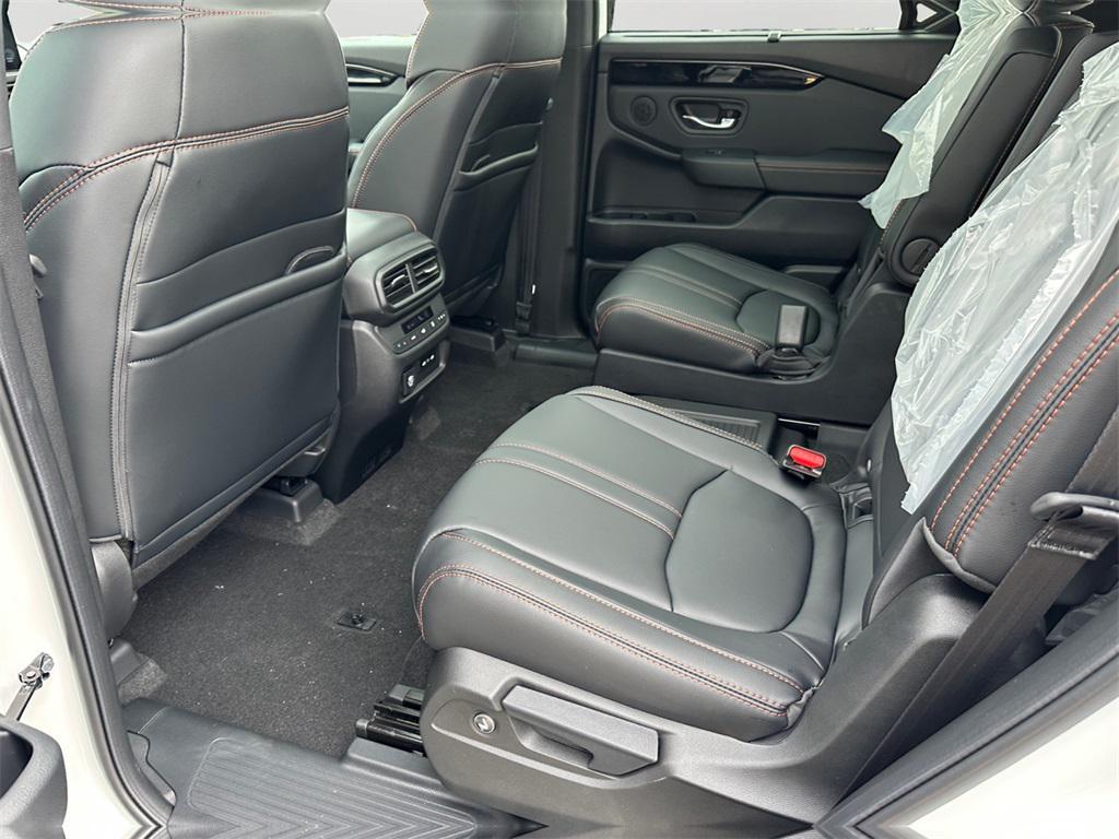 new 2025 Honda Pilot car, priced at $51,405