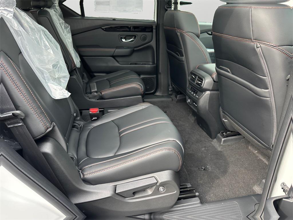new 2025 Honda Pilot car, priced at $51,405