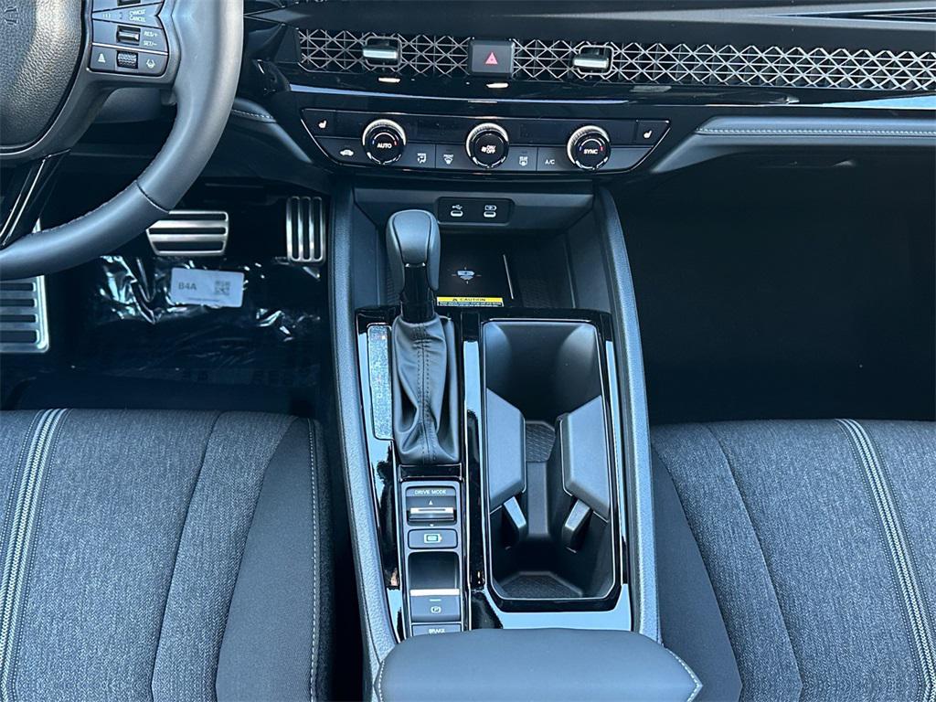new 2025 Honda Accord Hybrid car, priced at $33,700