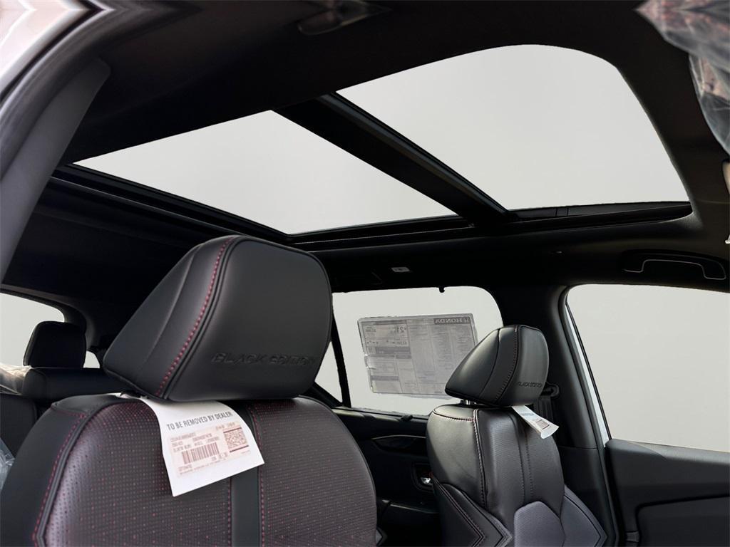 new 2025 Honda Pilot car, priced at $56,105